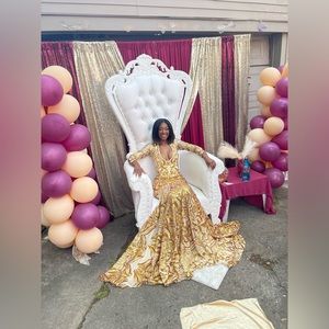 Hi I’m selling my daughter’s 2022 Prom dress that was worn once for pictures